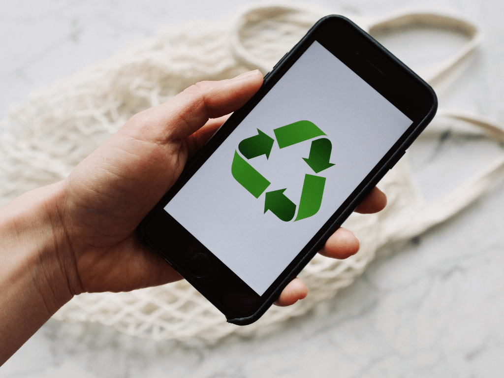 Nous prenons en charge le recyclage pour vous. Une fois que vous nous avez confié votre appareil, nous nous assurons de son traitement approprié grâce à nos partenariats avec des experts en recyclage.